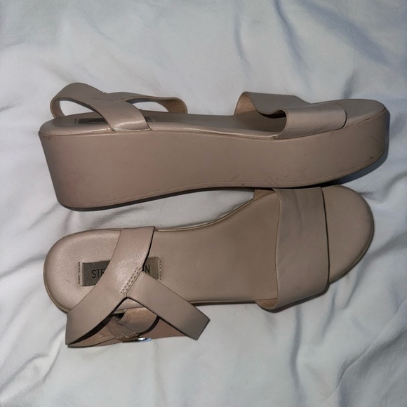 Steve Madden Women's Tan Platform Sandals - Picture 2 of 2